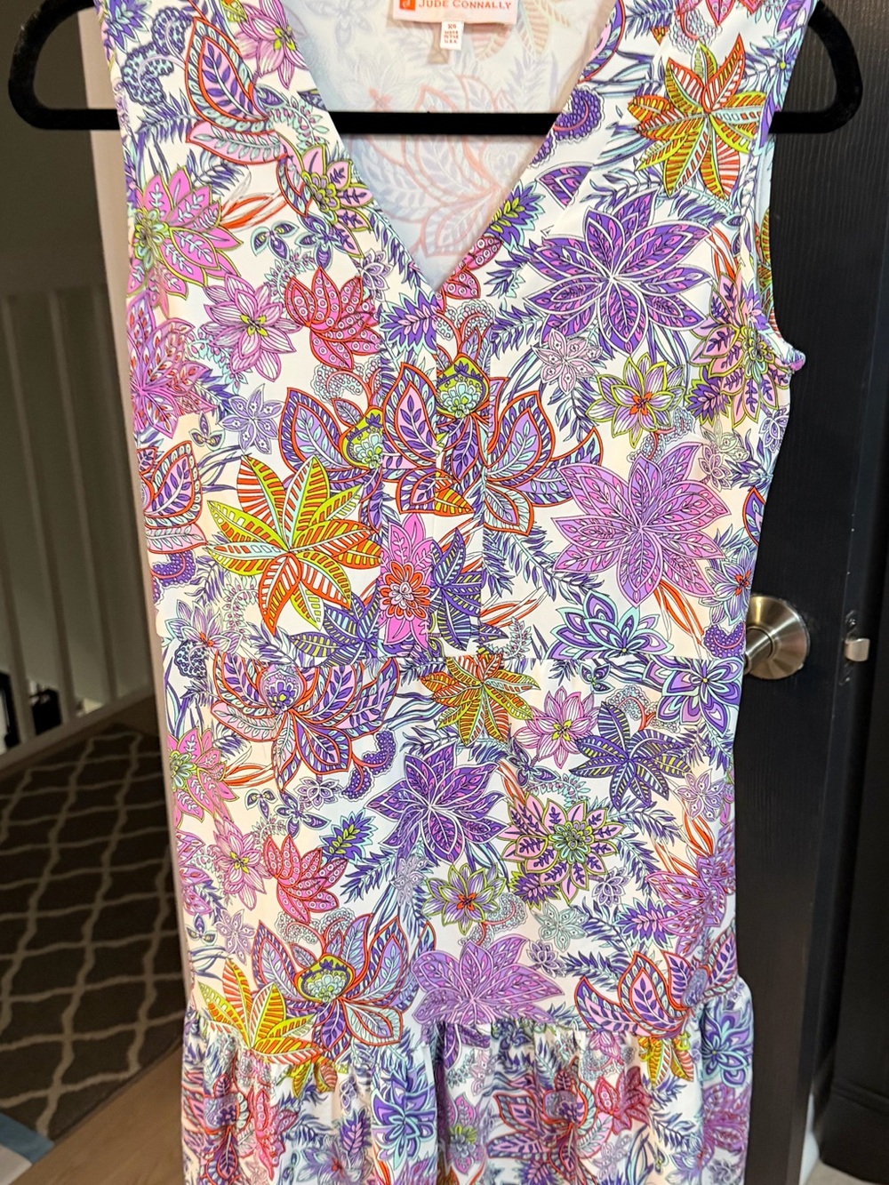 Jude Connally White Floral V-Neck Sleeveless Top